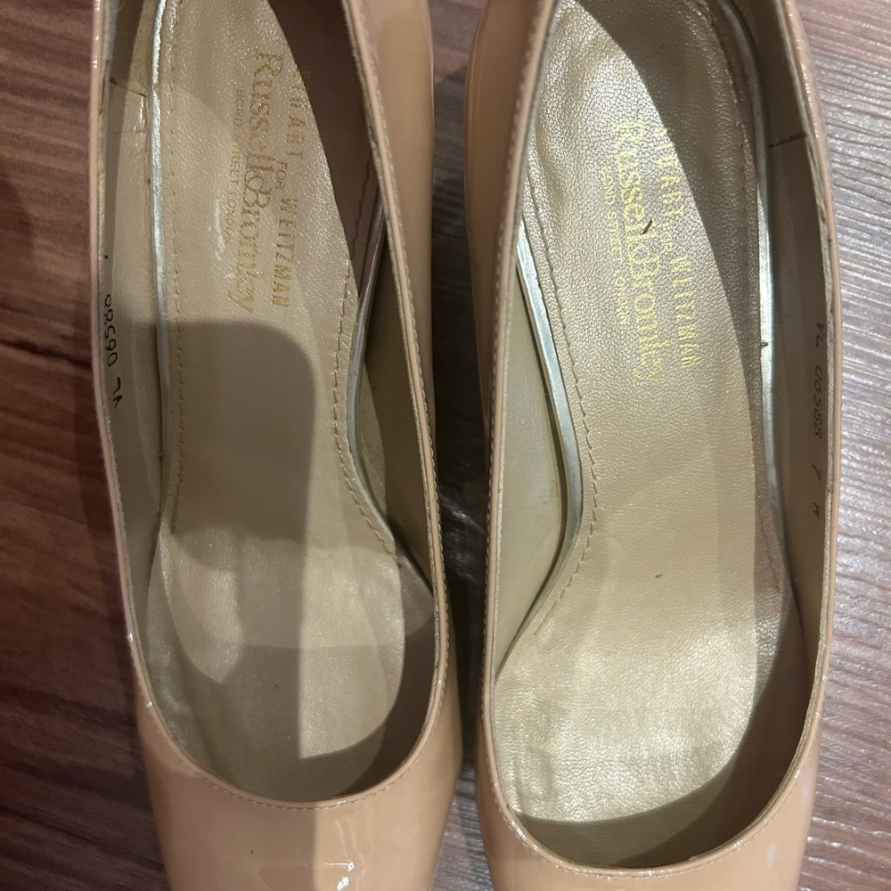 Stuart Weitzman Nude Block Heel Pumps - Picture 5 of 5